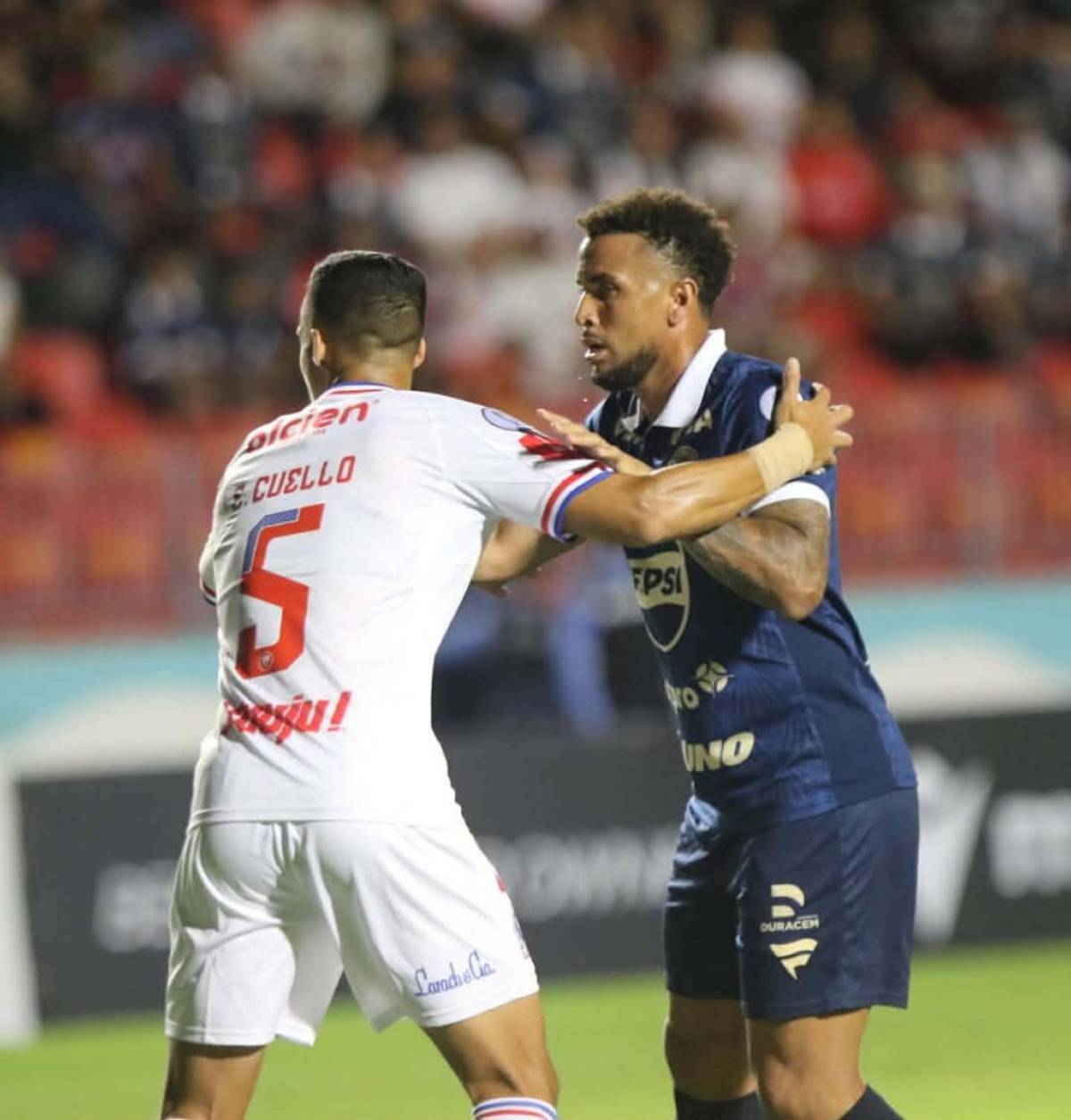 Del Mundial a Honduras, héroe de Olimpia para ganar Supercopa y cariñitos a jugador de Motagua