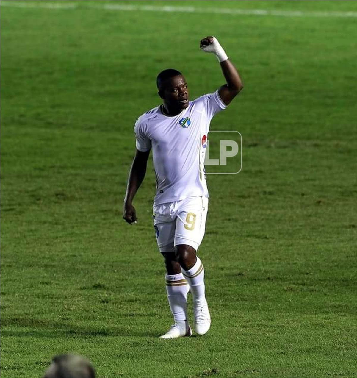 El delantero hondureño ganó el título de la Liga Concacaf.