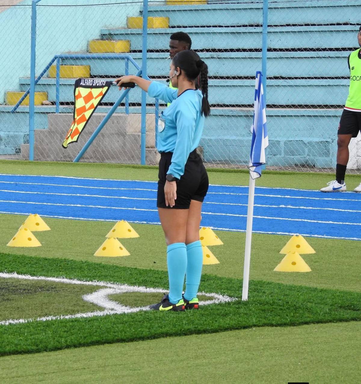 Así es la bella árbitra hondureña que cautiva en redes tras recibir gafete FIFA