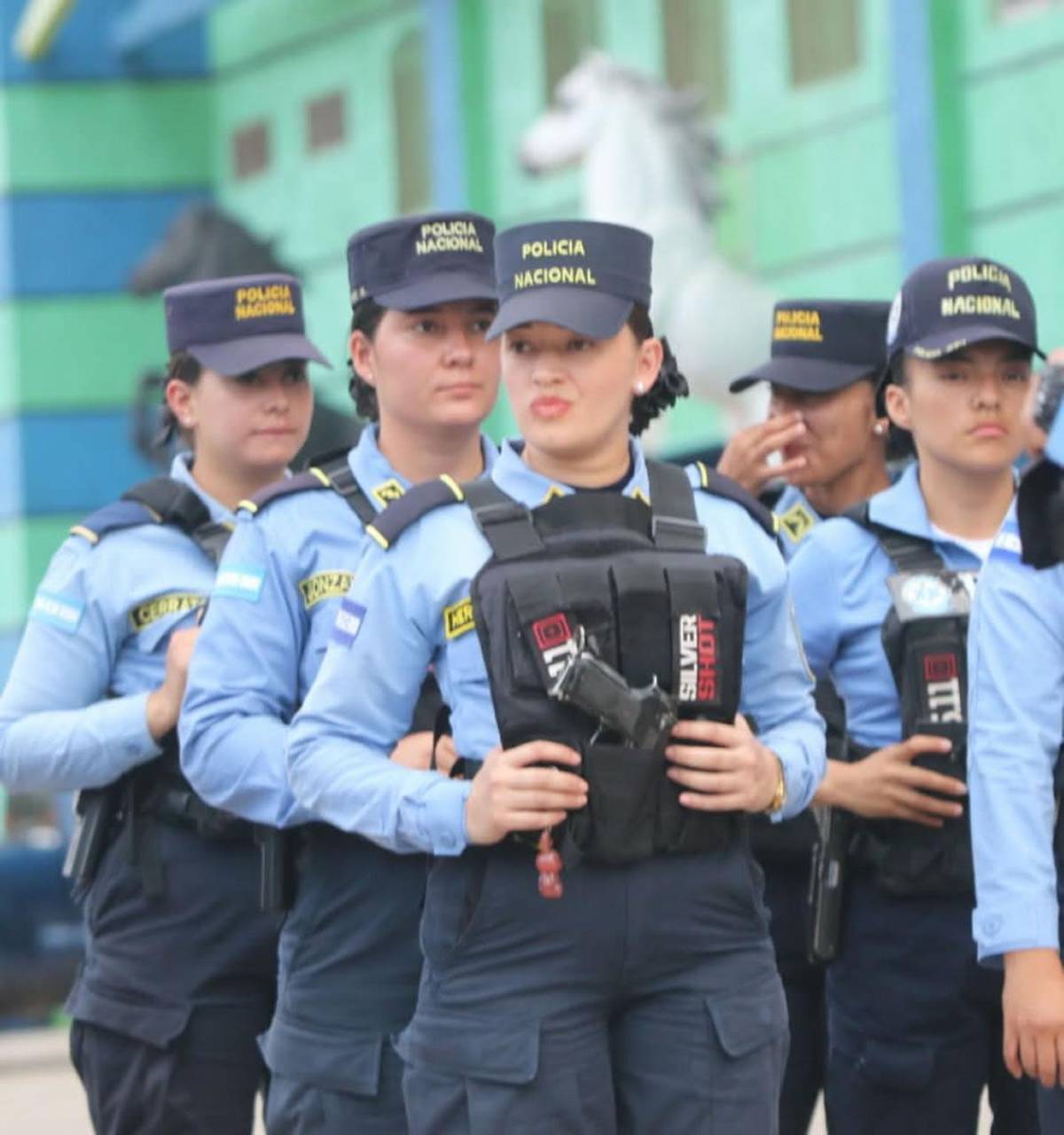 Las bellas chicas de la jornada 20: Colochas enamoran y la policía que cautivó