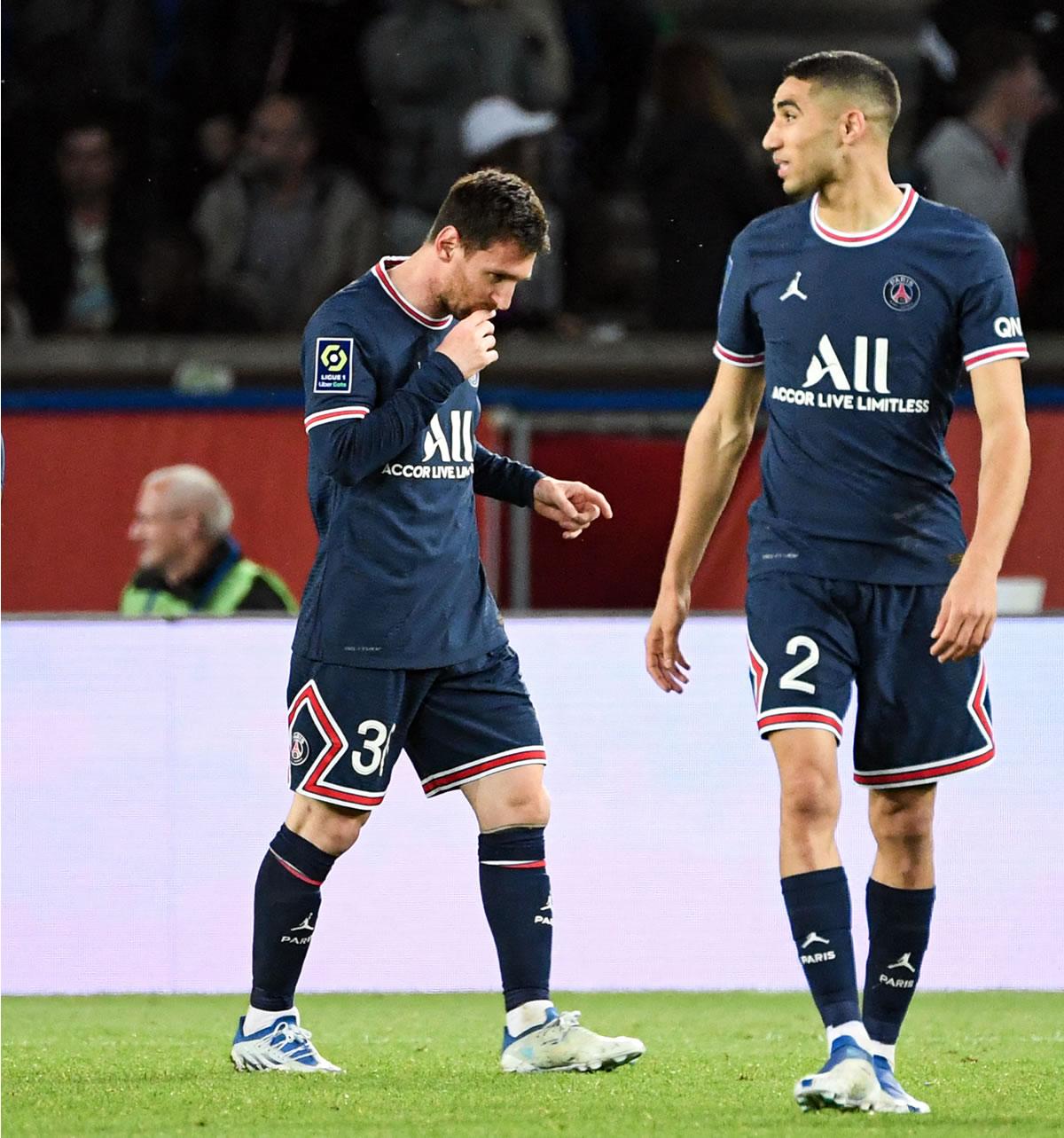 Lionel Messi festeja su golazo frente al Lens.