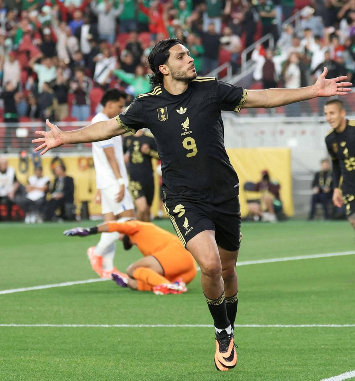 Tristeza de Honduras, bronca de México, feo gesto del 'Vasco' con Quioto y pelea en las gradas