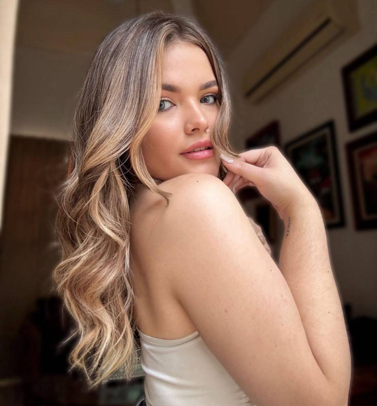 Hija de Ana Paola Hall expone los mensajes amenazantes que recibe en sus redes