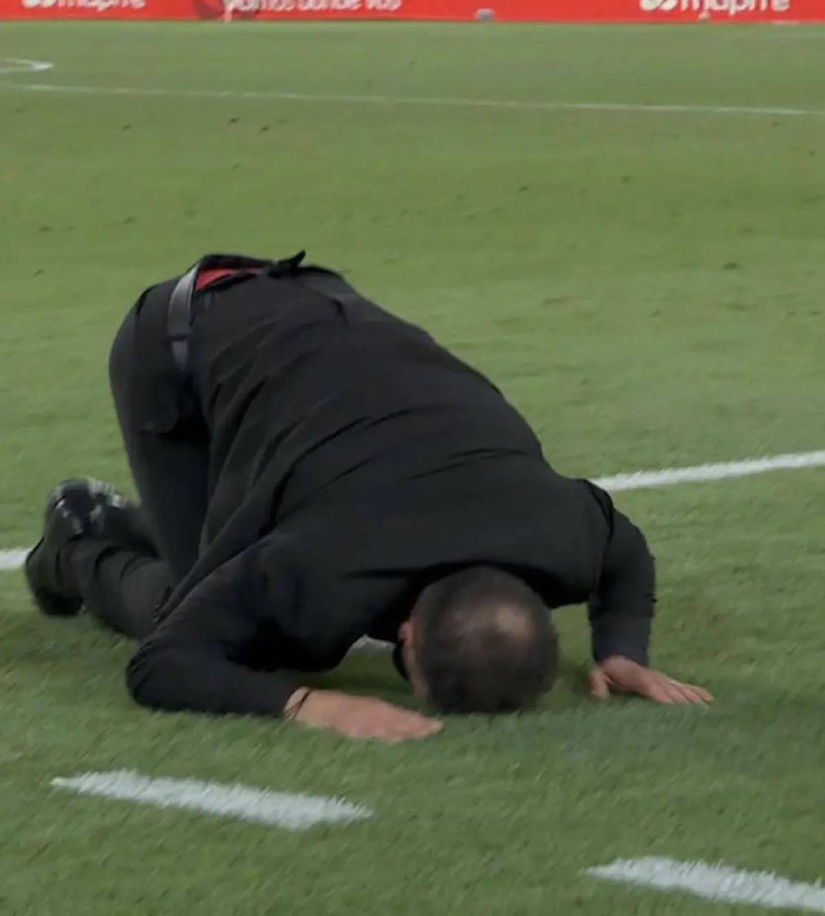 Simeone hundido, Griezmann con triste final y 'madridista' festeja la Copa del Rey