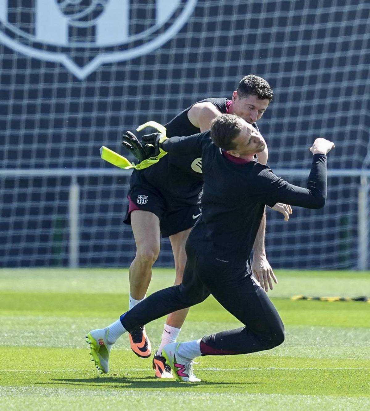 Sorprenden a todos: Lewandowski y Szczesny, 'a los golpes' en entreno del Barcelona