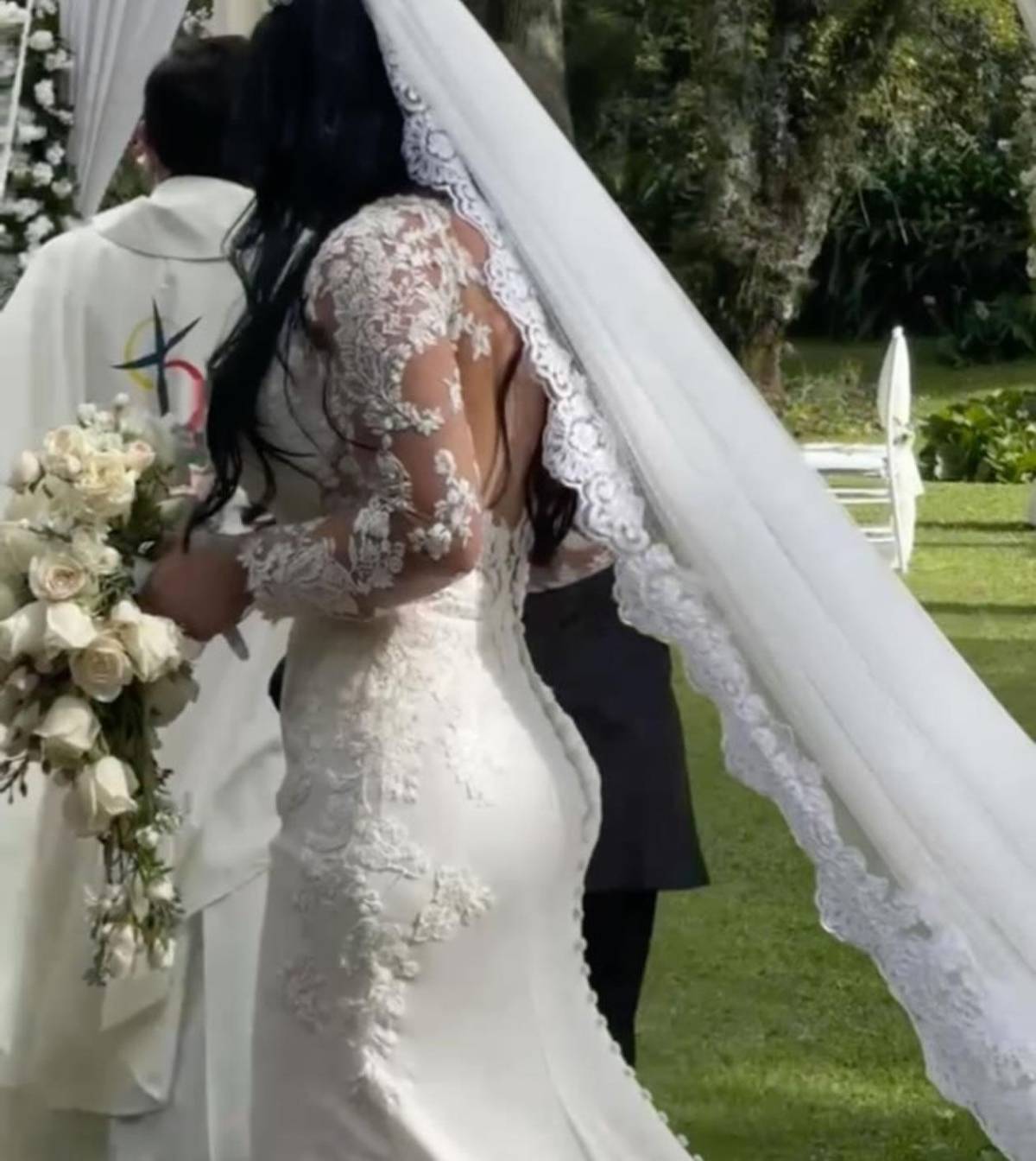 Juan Anangonó se olvida de Marathón y contrae matrimonio con su exuberante novia