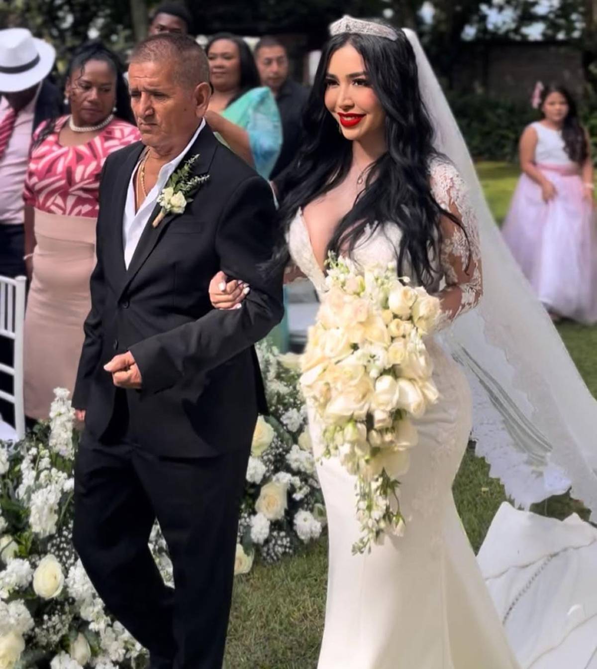 Juan Anangonó se olvida de Marathón y contrae matrimonio con su exuberante novia