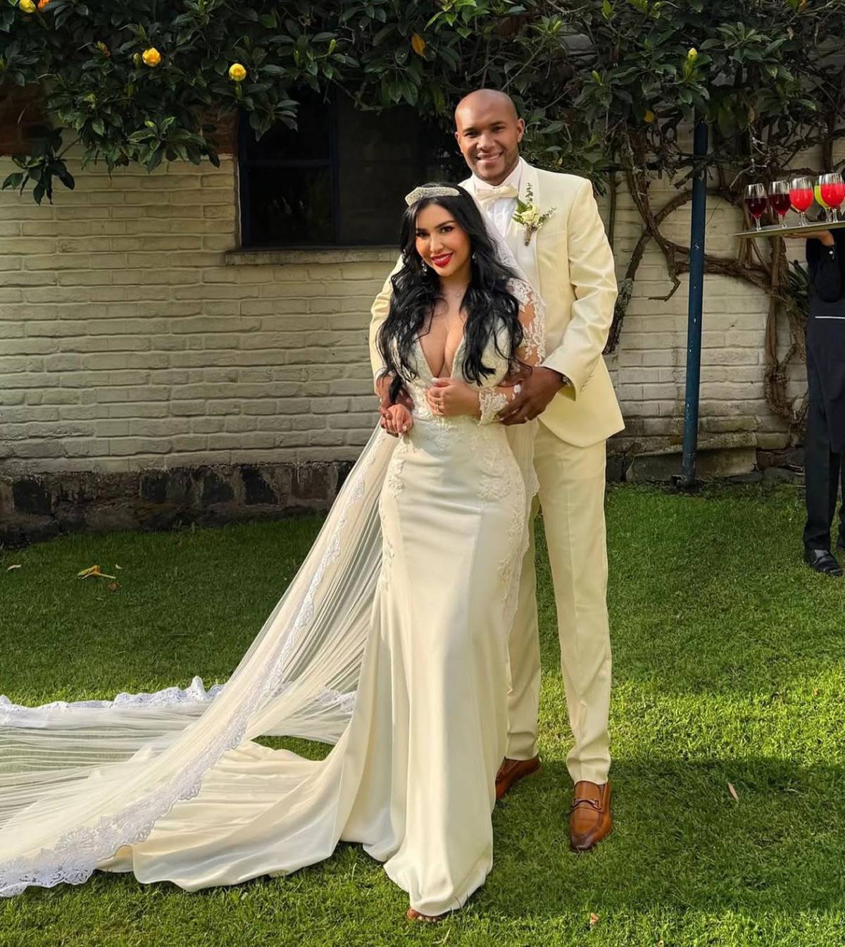 Juan Anangonó se olvida de Marathón y contrae matrimonio con su exuberante novia