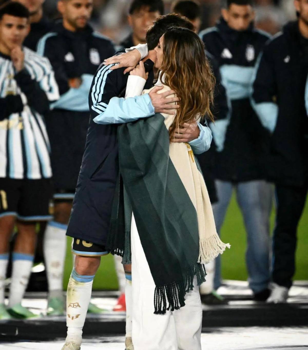 Messi llora en su adiós con Argentina, otro crack se retiró, la bronca e insólito regalo