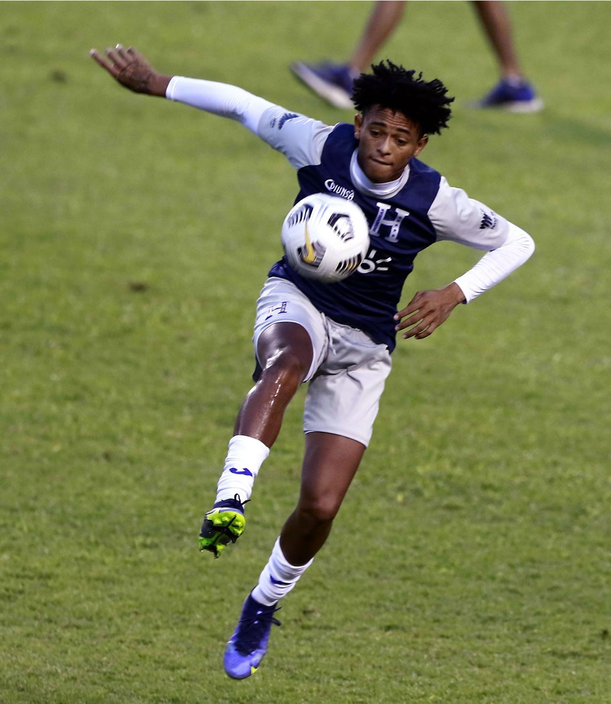 El joven futbolista ya tuvo su primera convocatoria a la Selección de Honduras.