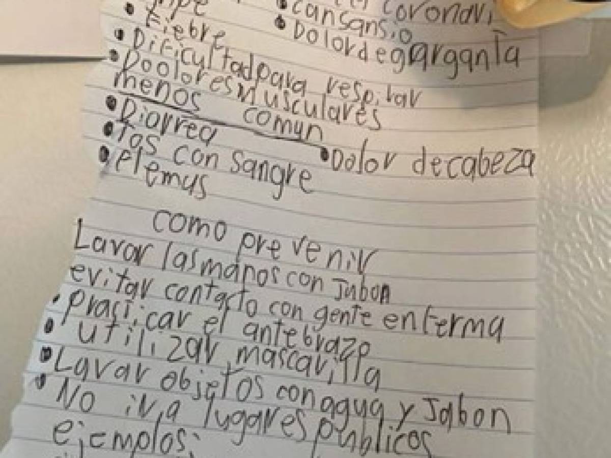 Niño hondureño deja apuntes en su refrigerador para cuidar a su familia del coronavirus