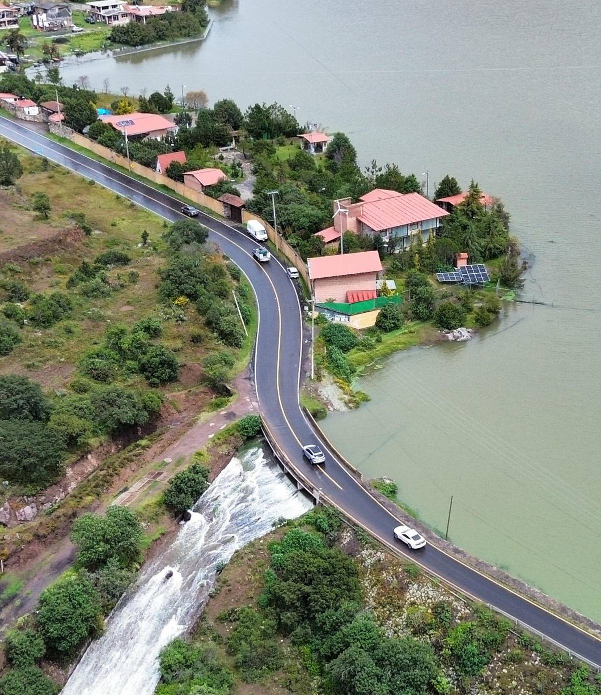 Más de 40 muertos por inundaciones y deslaves en México