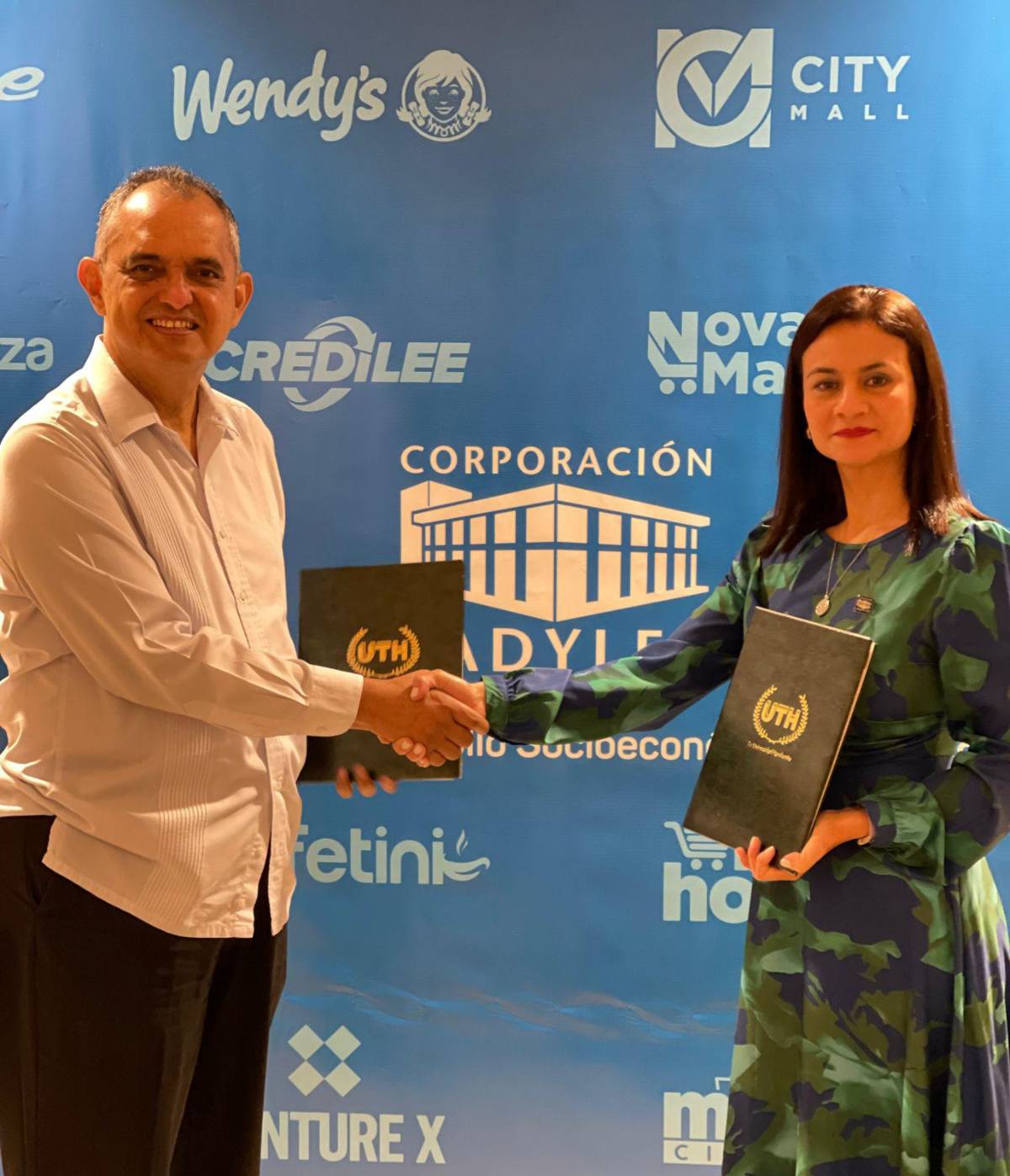 UTH y Corporación Lady Lee firman alianza estratégica