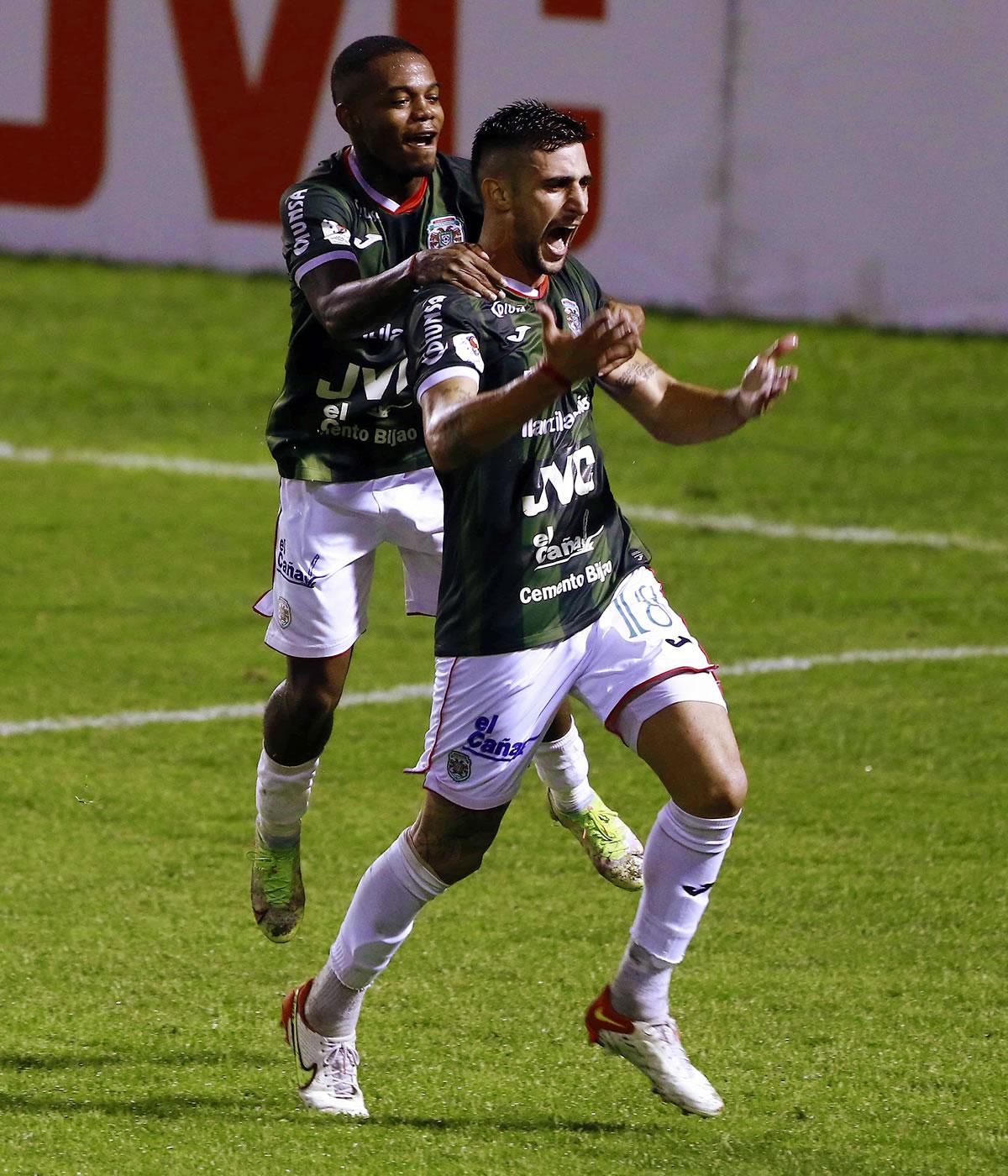 Lucas Campana gritando su golazo para el triunfo verdolaga en el Olímpico.