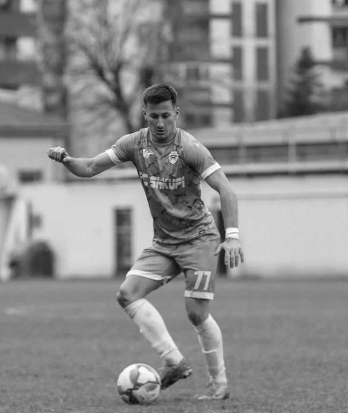 Muere futbolista en incendio en discoteca al ayudar a otros a escapar