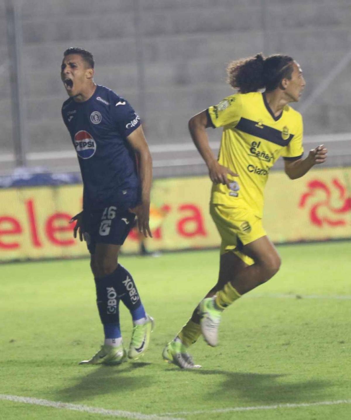 Felicidad de Real España, enfado en Motagua, pelea de jugadores y bellas chicas