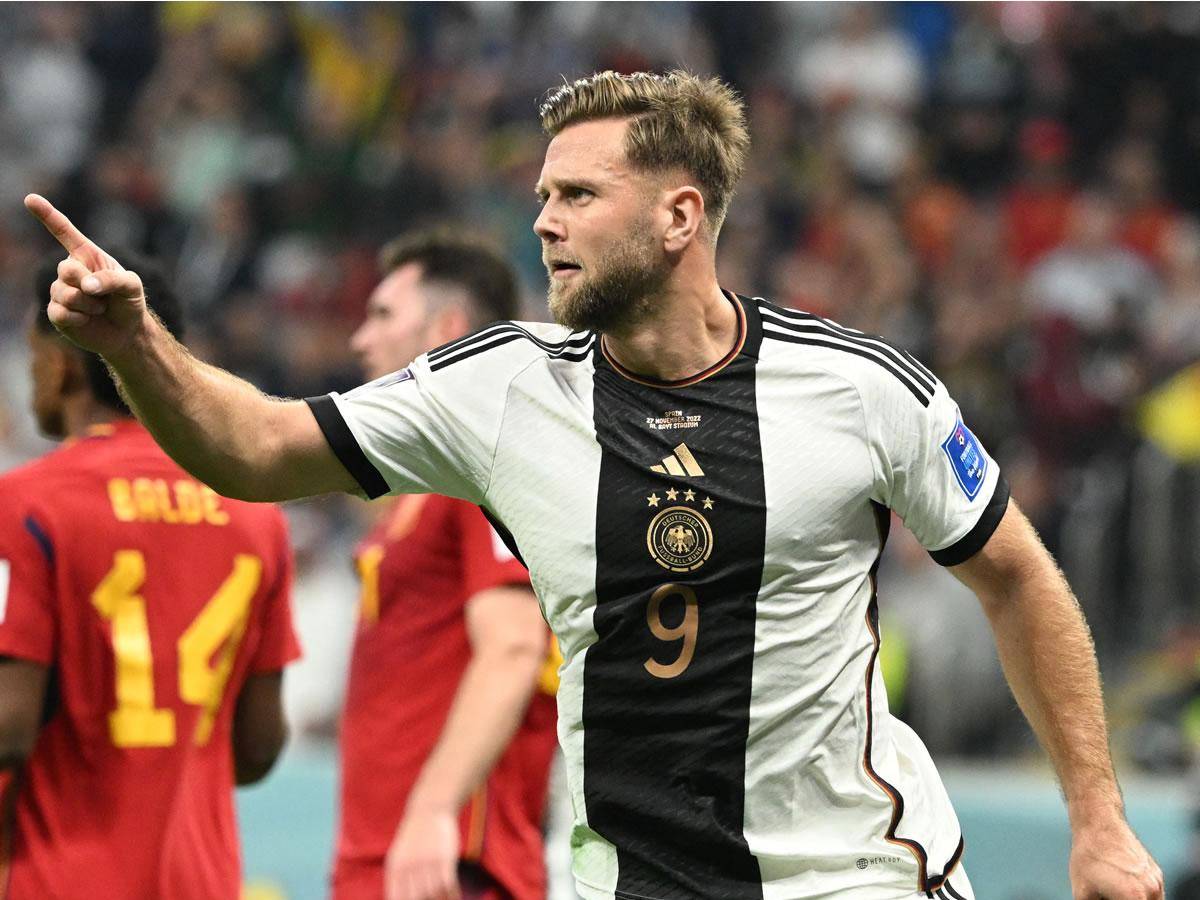 Niclas Füllkrug festeja su gol que le dio el empate a Alemania.