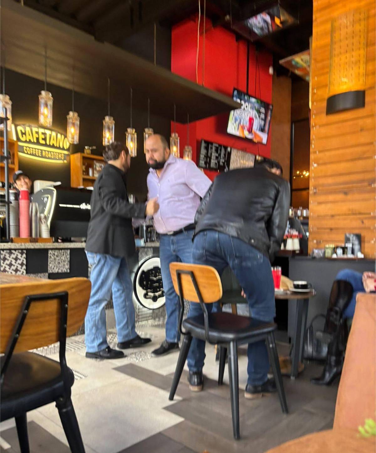 ¿Alianza? Captan a Yuri Sabas en reunión con jefe de bancada de Libre y revela lo que abordó