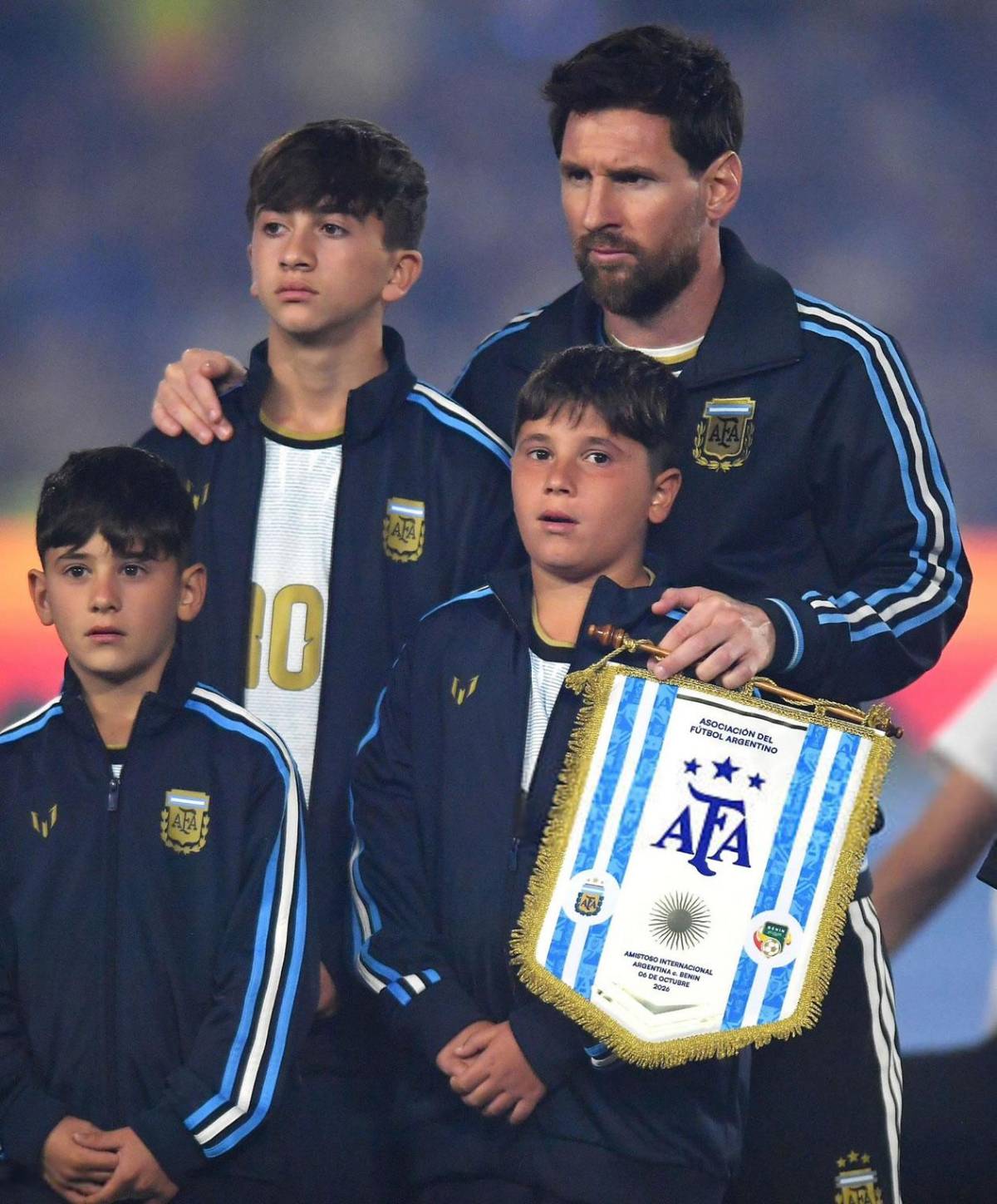 Messi llora en su adiós con Argentina, otro crack se retiró, la bronca e insólito regalo