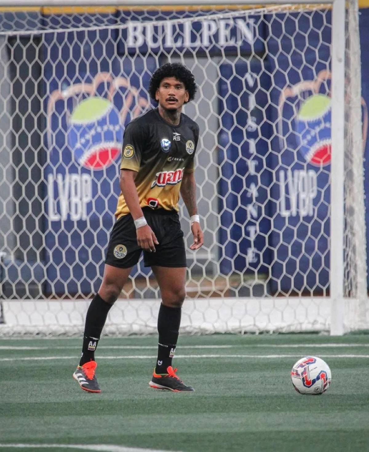 Trágico: esposa de futbolista muere mientras protegía a su bebé en terremotos de Venezuela