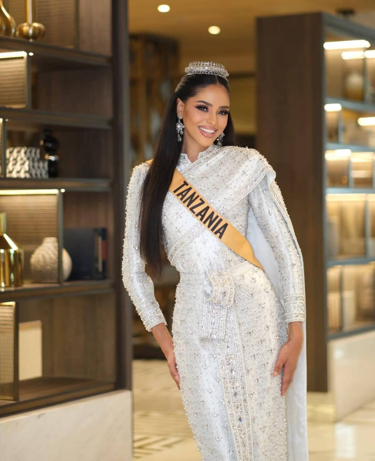 Jihan Dimachk de Tanzania vence a Ecuador y hace historia en el Miss Grand 2026