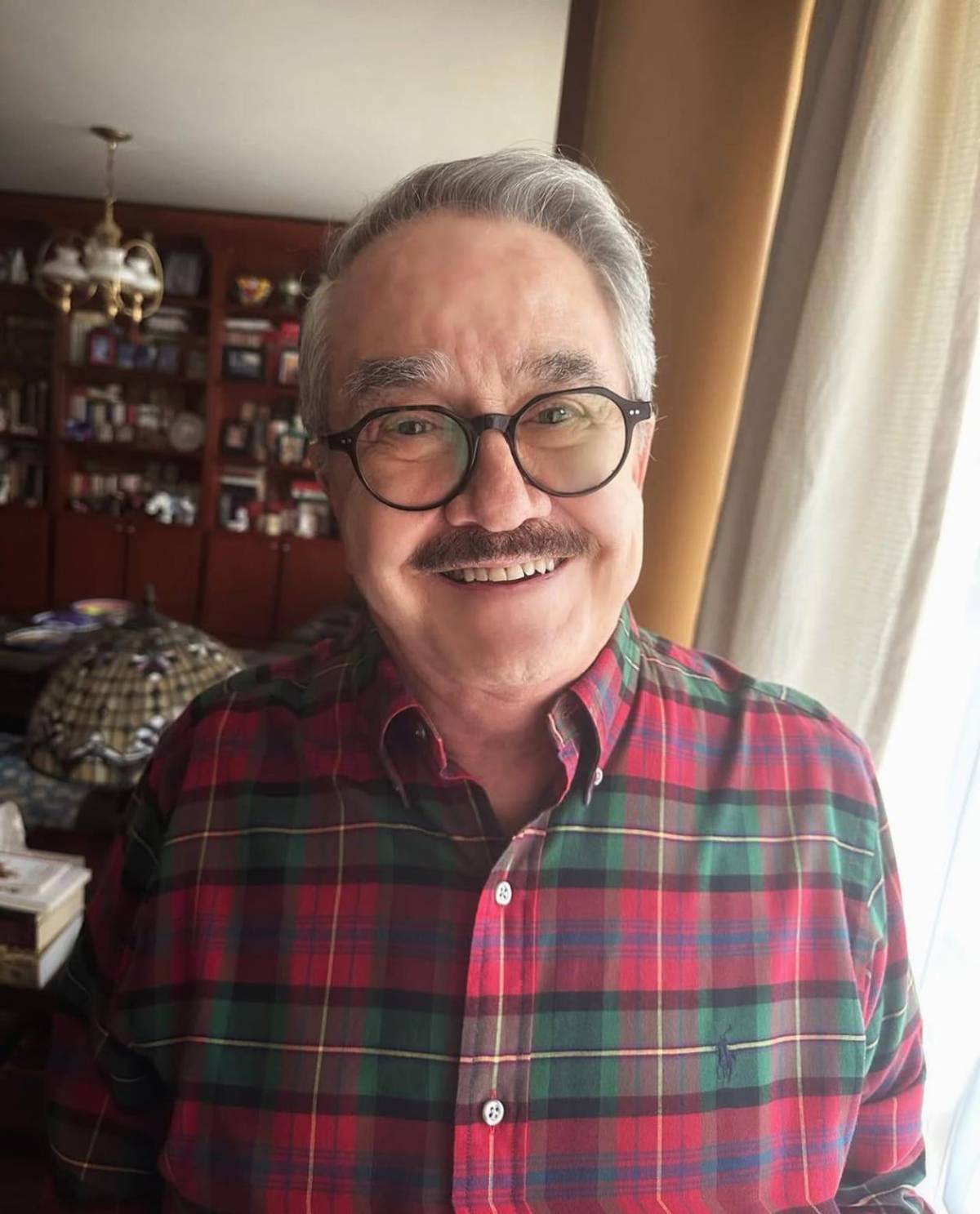 Pedro Sola convive con perros rescatados y revela que casi llora