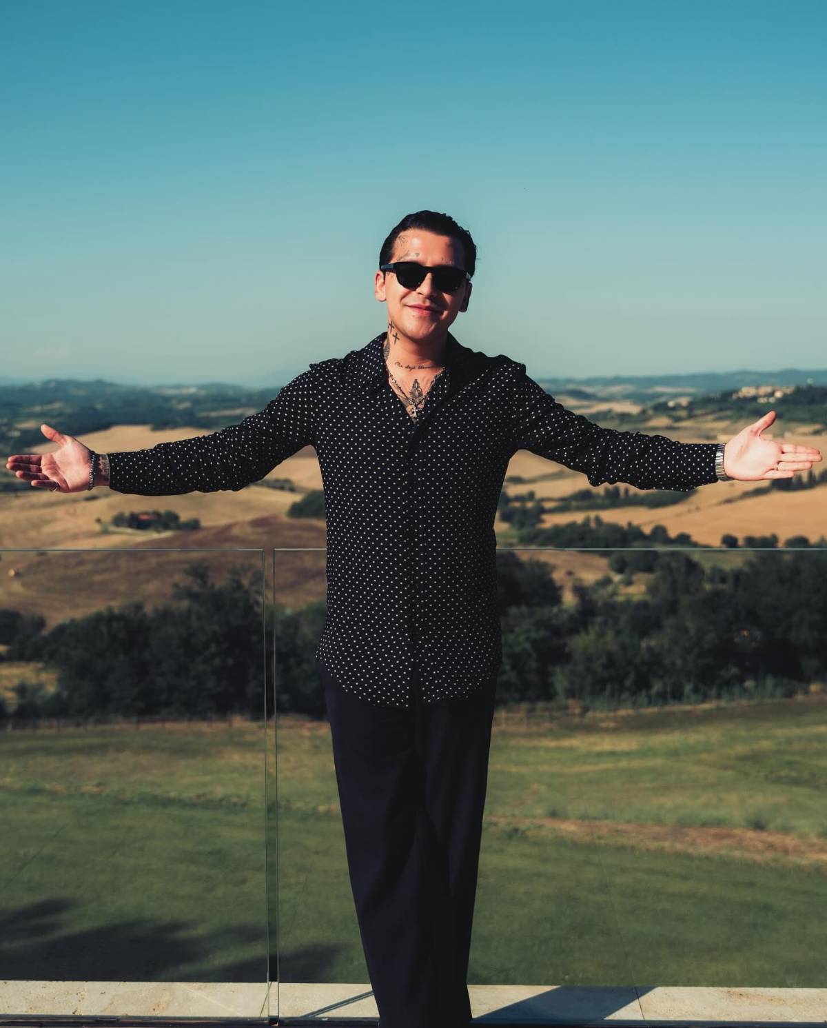 Christian Nodal celebra su cumpleaños como pirata con Ángela Aguilar