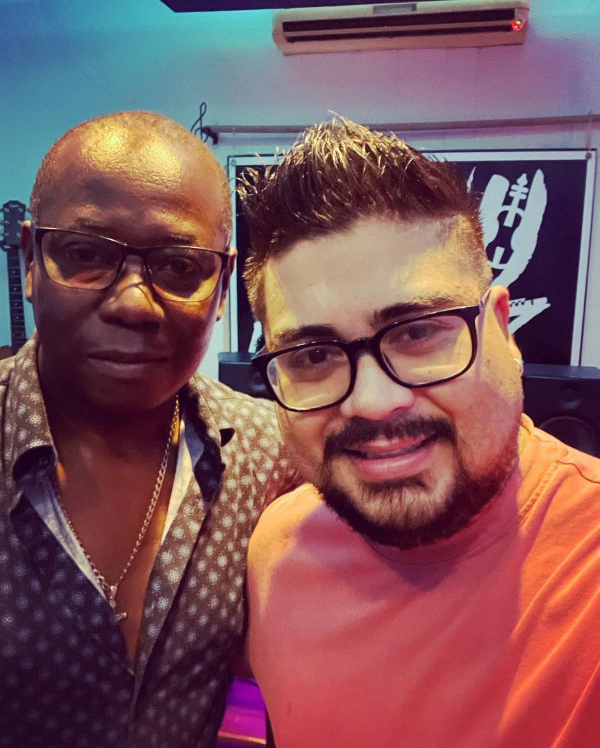 ¿Quién era Aurelio Martínez, el cantautor hondureño que murió en el accidente de Roatán?