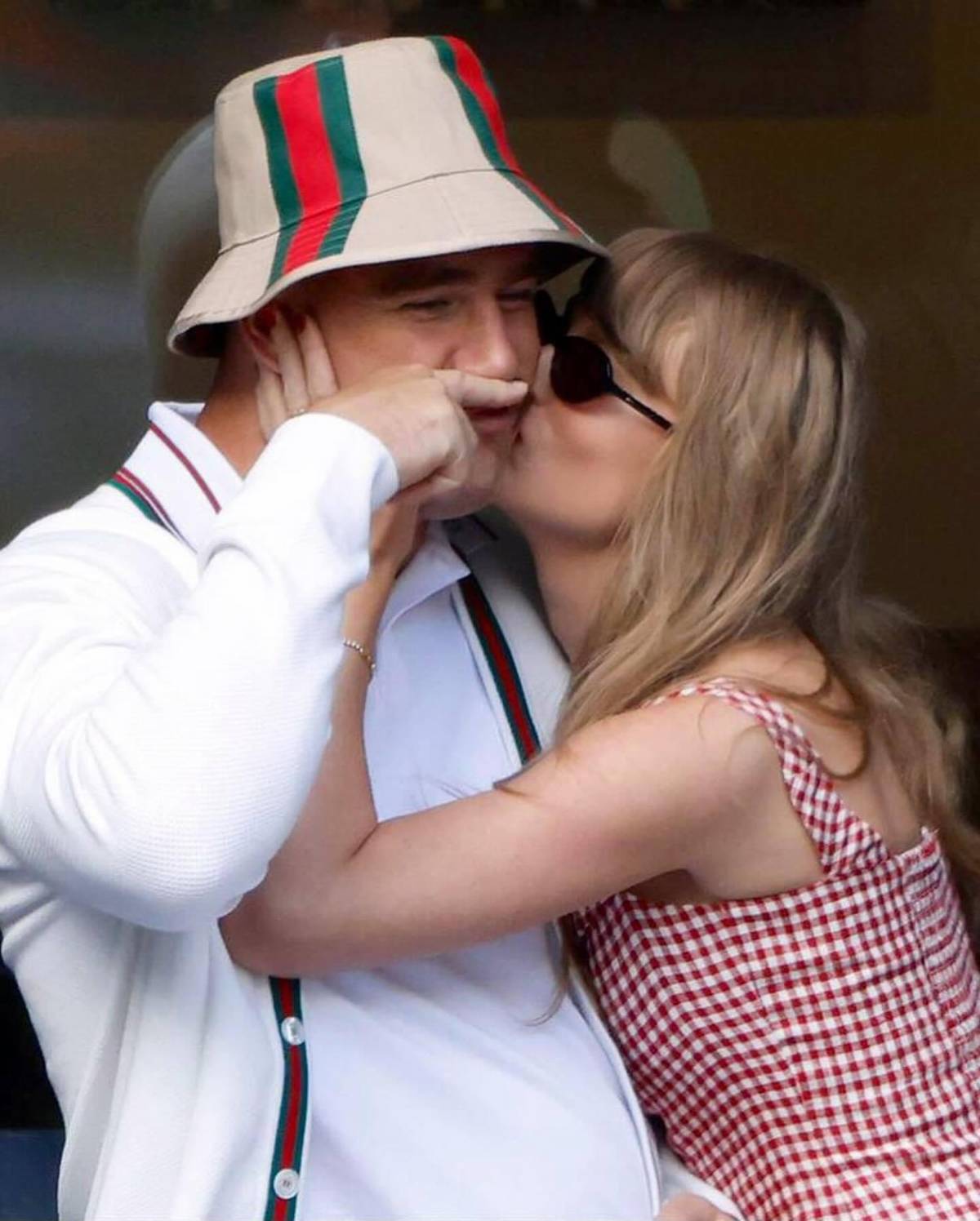 De migajera al altar: La emotiva historia de amor de Taylor Swift y Travis Kelce