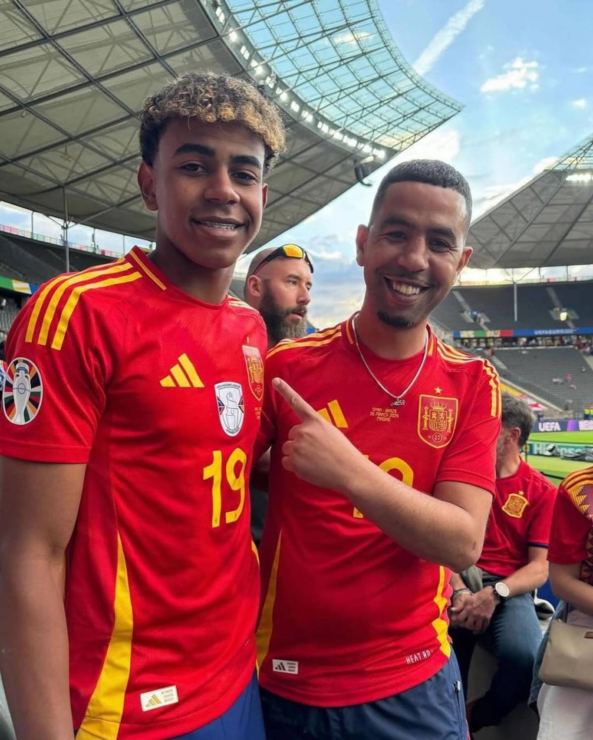 Padre de Lamine Yamal tiene novia de 23 años y anuncia que se casa: ¿quién es la misteriosa chica?