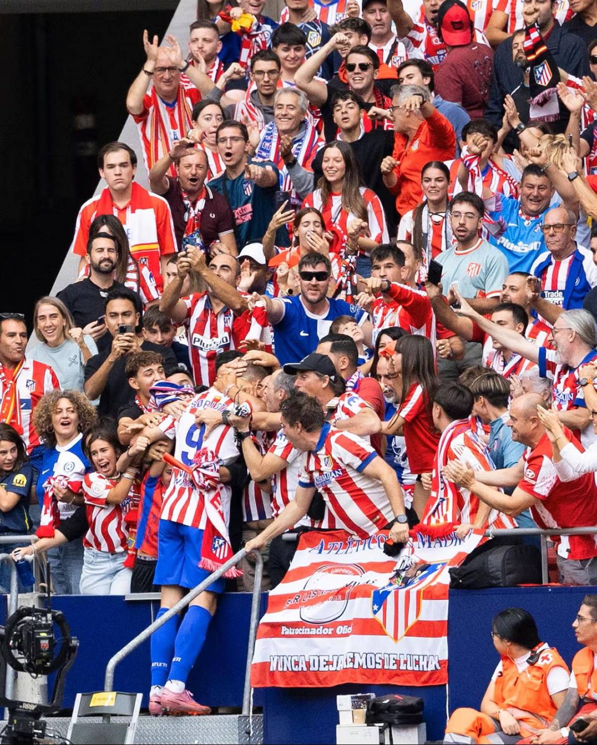 Vinicius con feo gesto, dolor del Real Madrid y llanto de Simeone en triunfo del Atlético