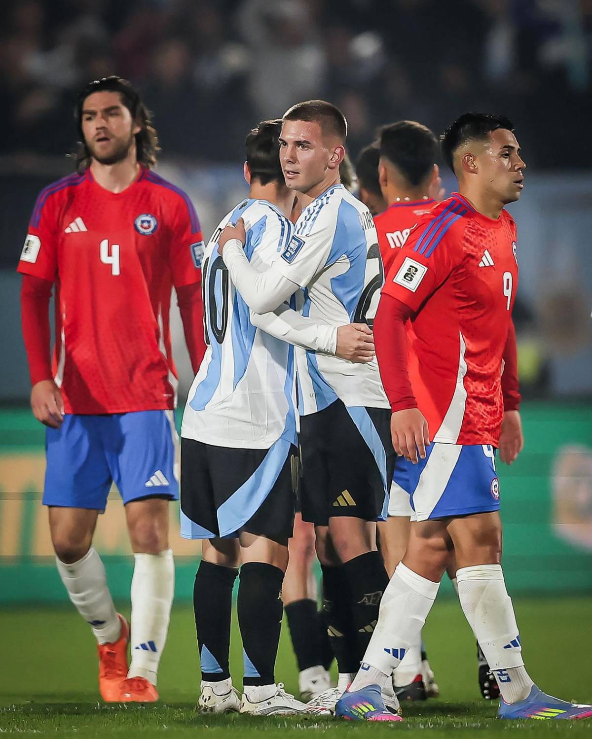 El gesto de Messi con 'enemigo' de Argentina, debutó fichaje de Real Madrid y Chile hundido