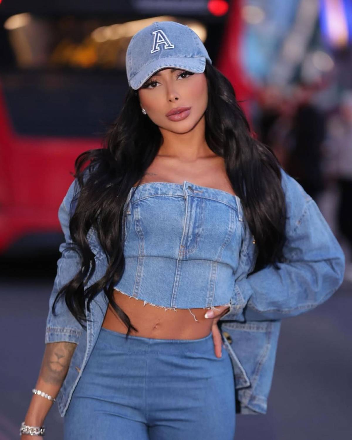 Vinicius envuelto en triángulo amoroso: modelo destapa infidelidad y la reacción del brasileño