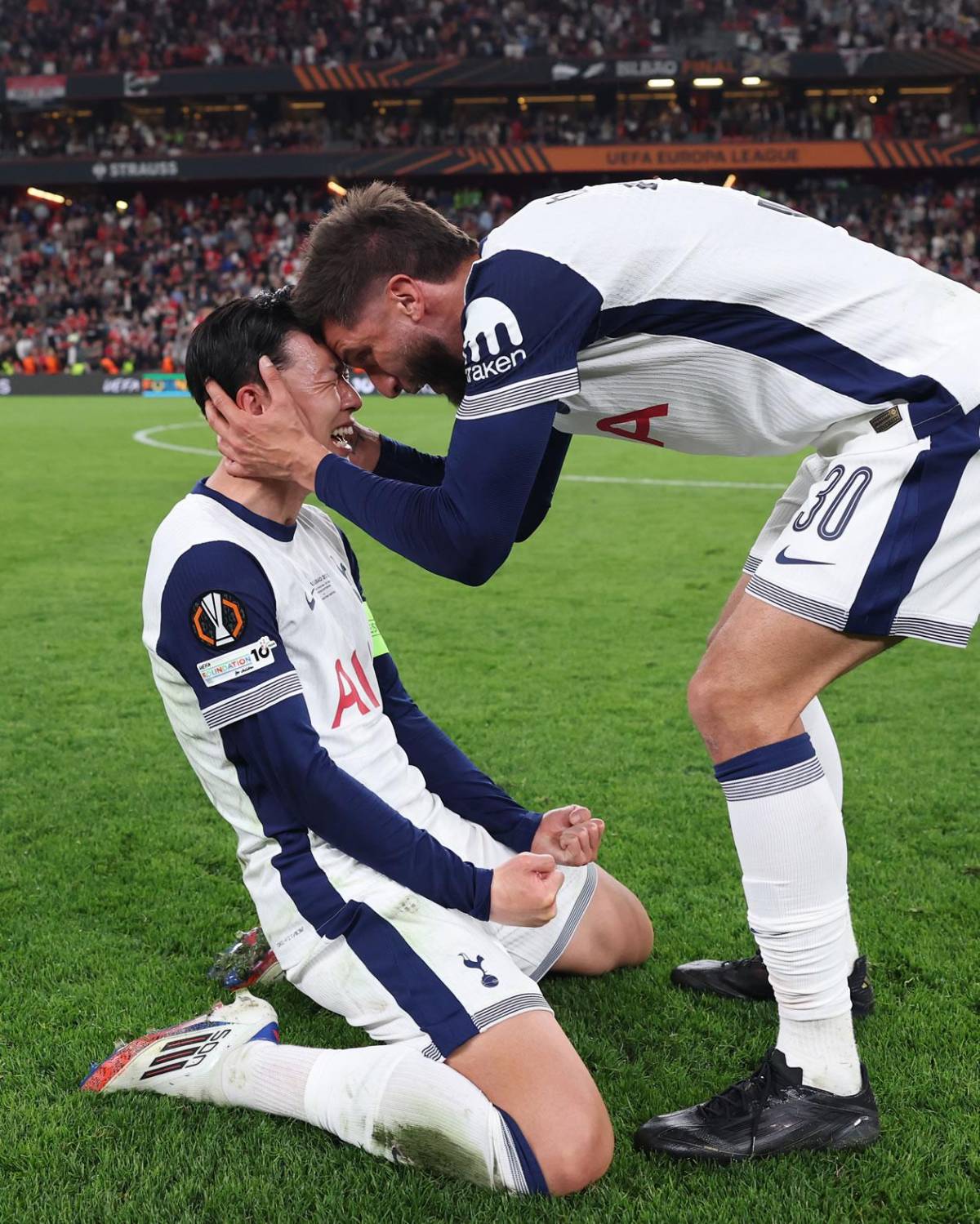Tottenham celebra la Europa League, llanto de Heung-Min Son y tristeza del United