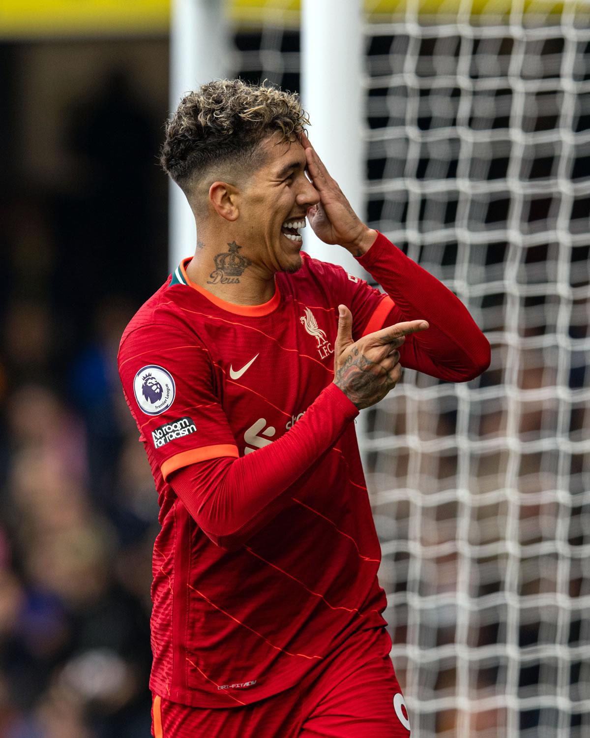 Firmino festejando uno de los tres goles que anotó frente al Watford.