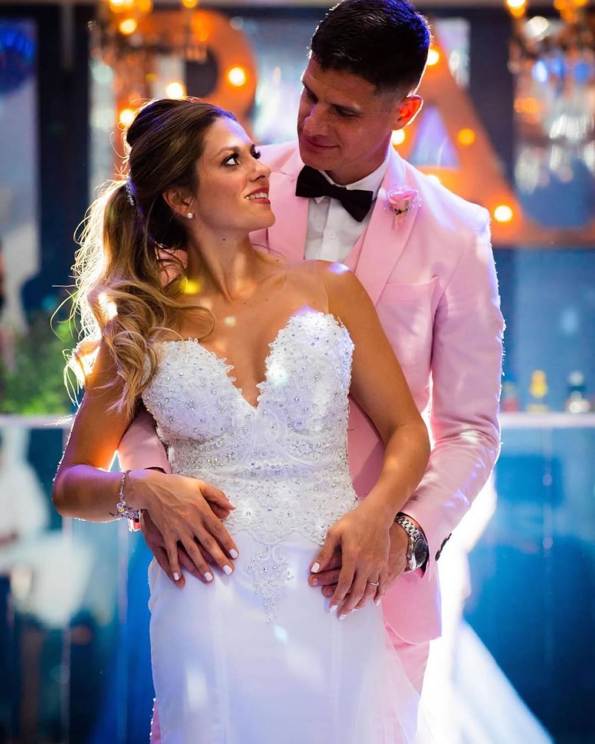 Bella argentina anuncia embarazo de futbolista de Liga Nacional de Honduras