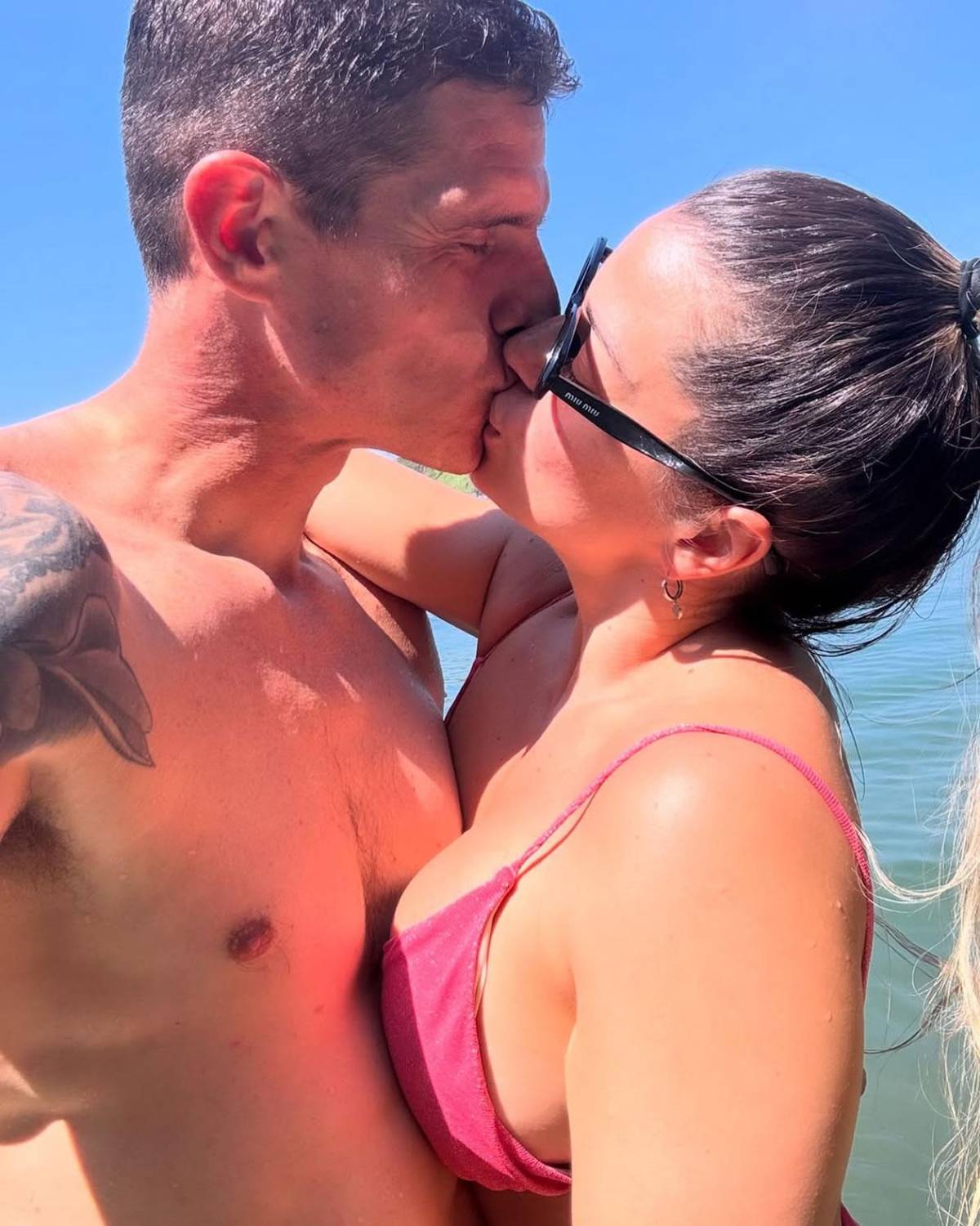 Bella argentina anuncia embarazo de futbolista de Liga Nacional de Honduras