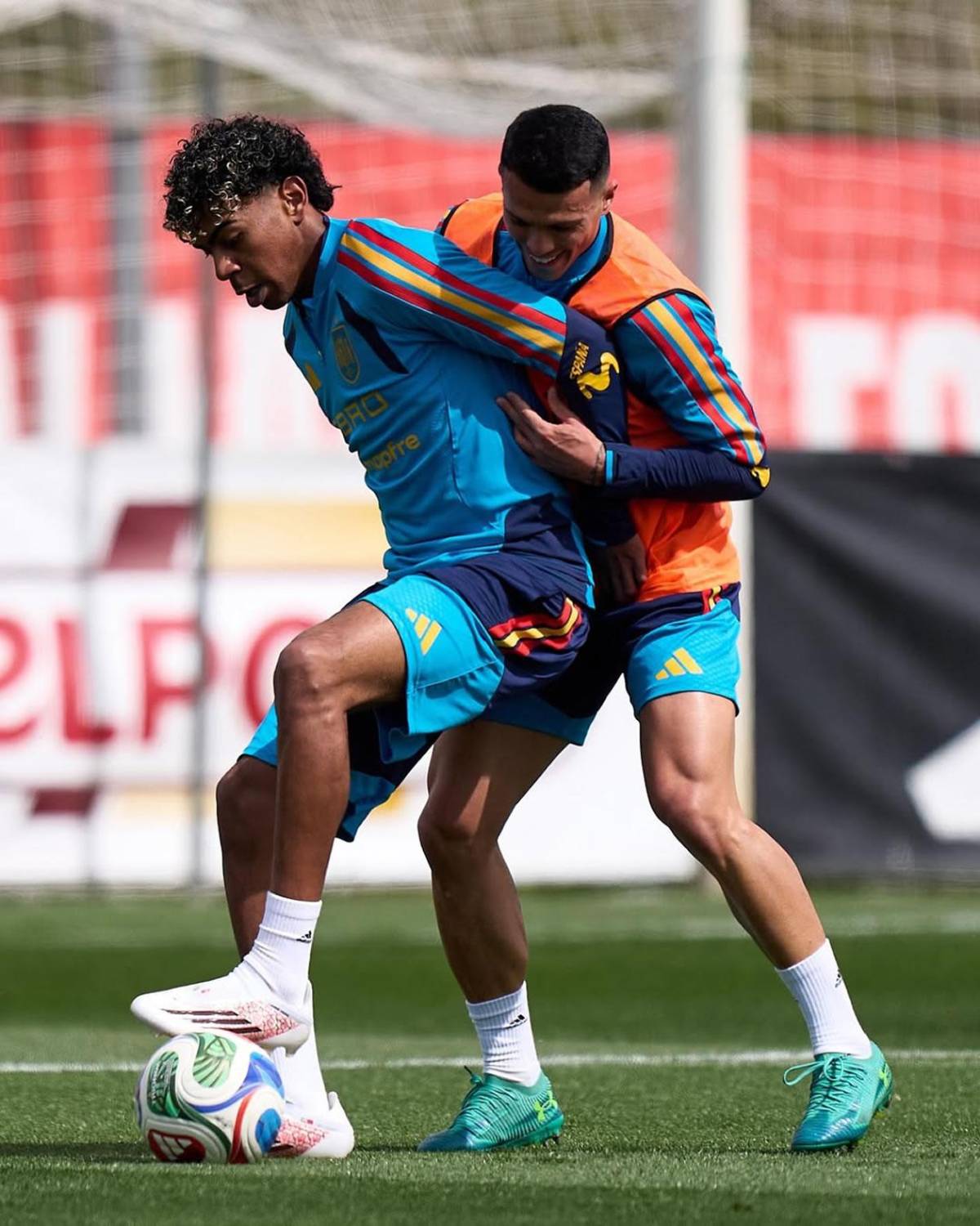 Dirigentes de Honduras visitan concentración de España y gesto de Lamine Yamal