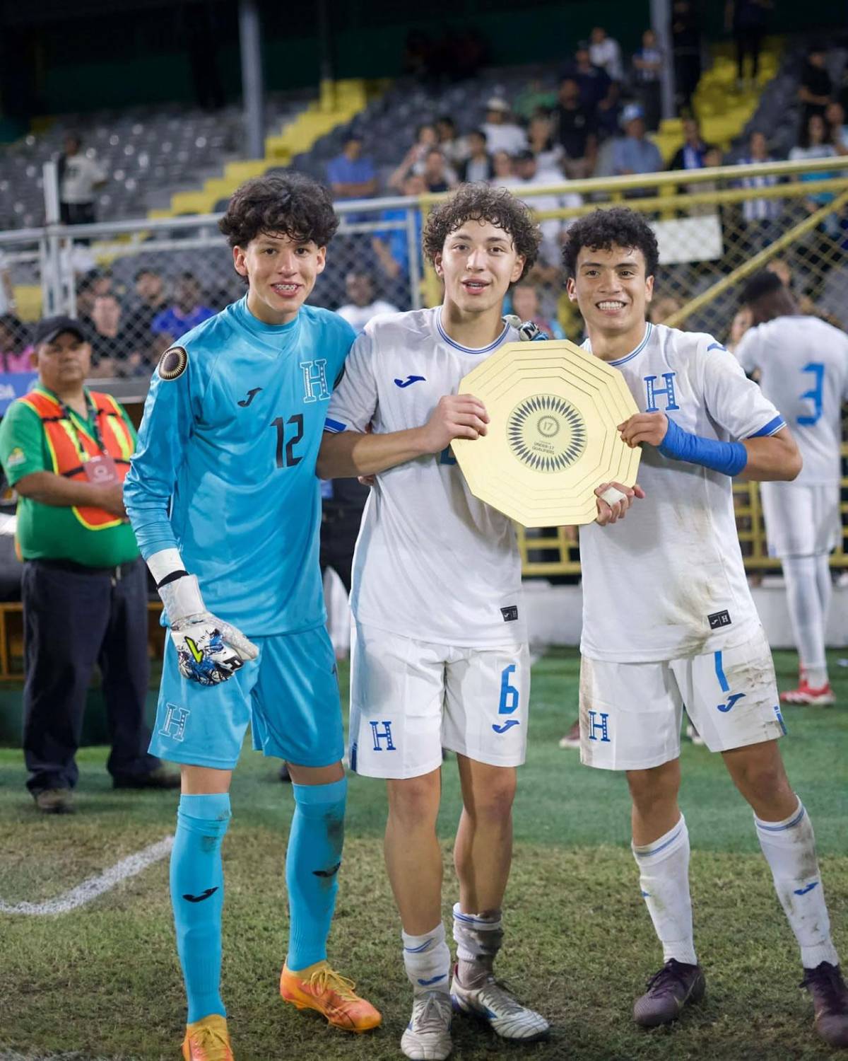 Honduras celebra clasificación al Mundial Sub-17: buen gesto y bellas chicas