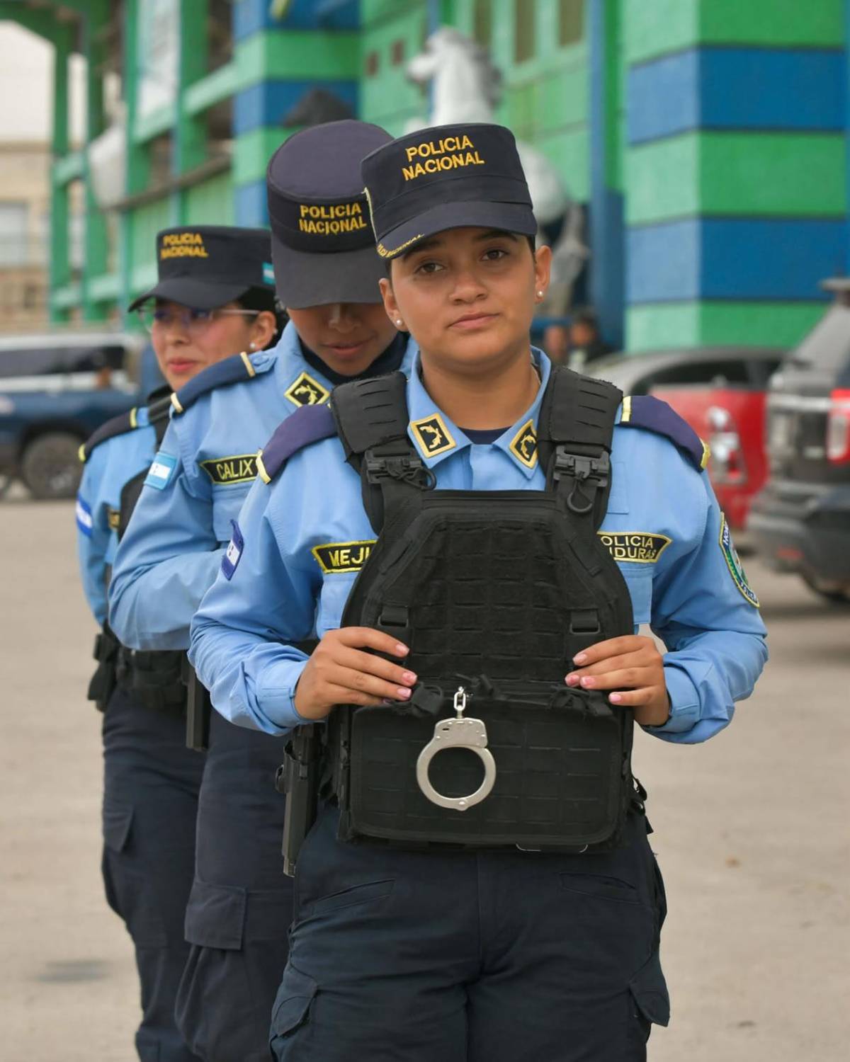 Las bellas chicas de la jornada 20: Colochas enamoran y la policía que cautivó