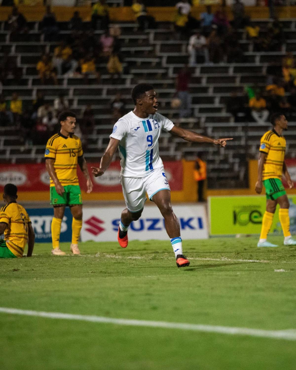 Keyrol se desahogó llorando, polémica contra Honduras y así fue el histórico triunfo en Jamaica