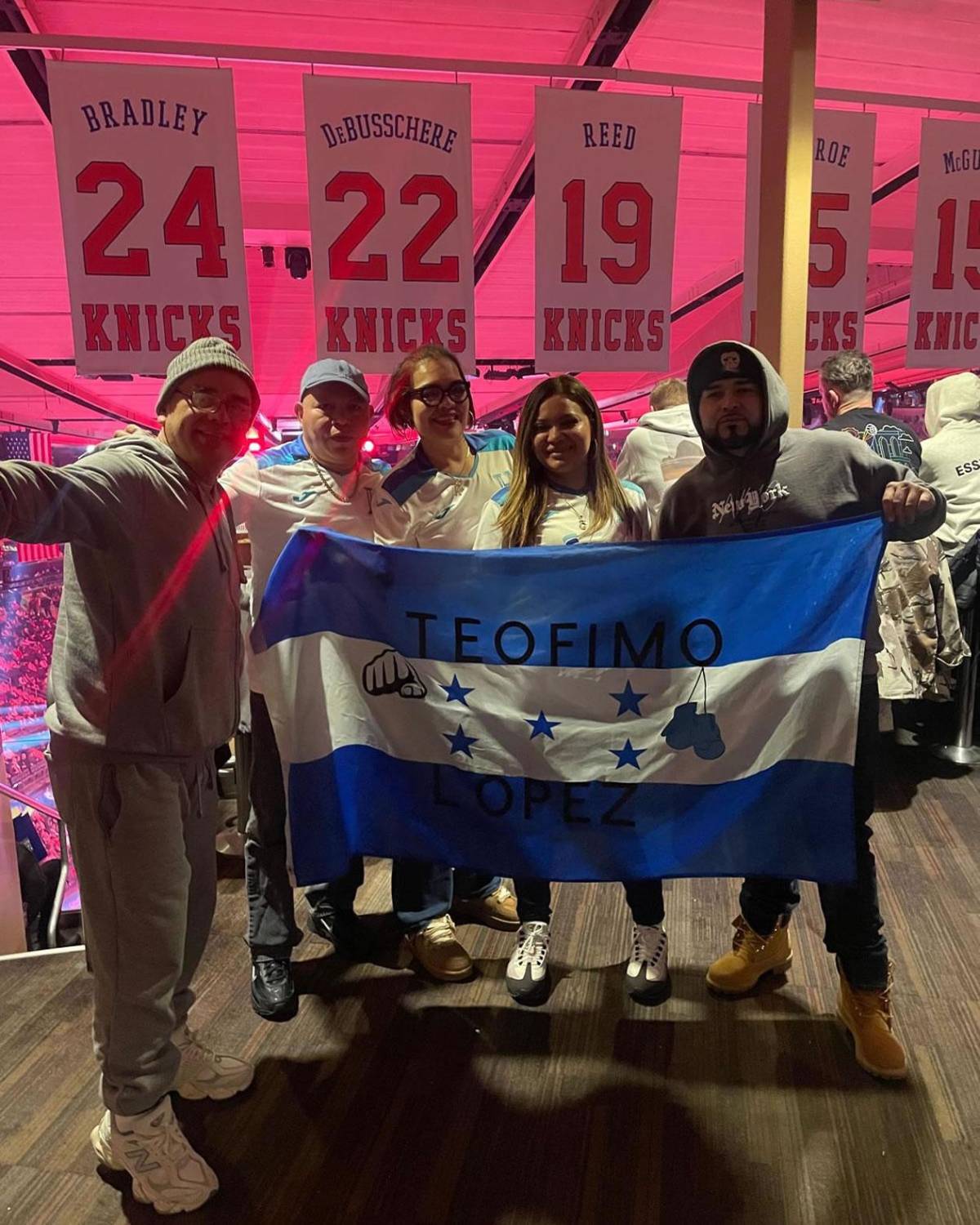 Los duros golpes que recibió Teófimo López ante Shakur Stevenson y sufrió burla