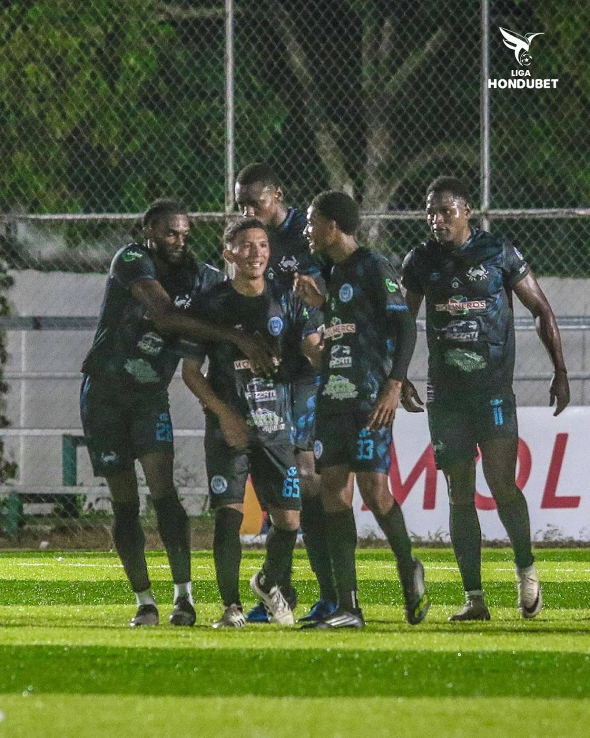 Real España festeja en el Morazán, fiesta de Platense y la chica más sexy cautiva