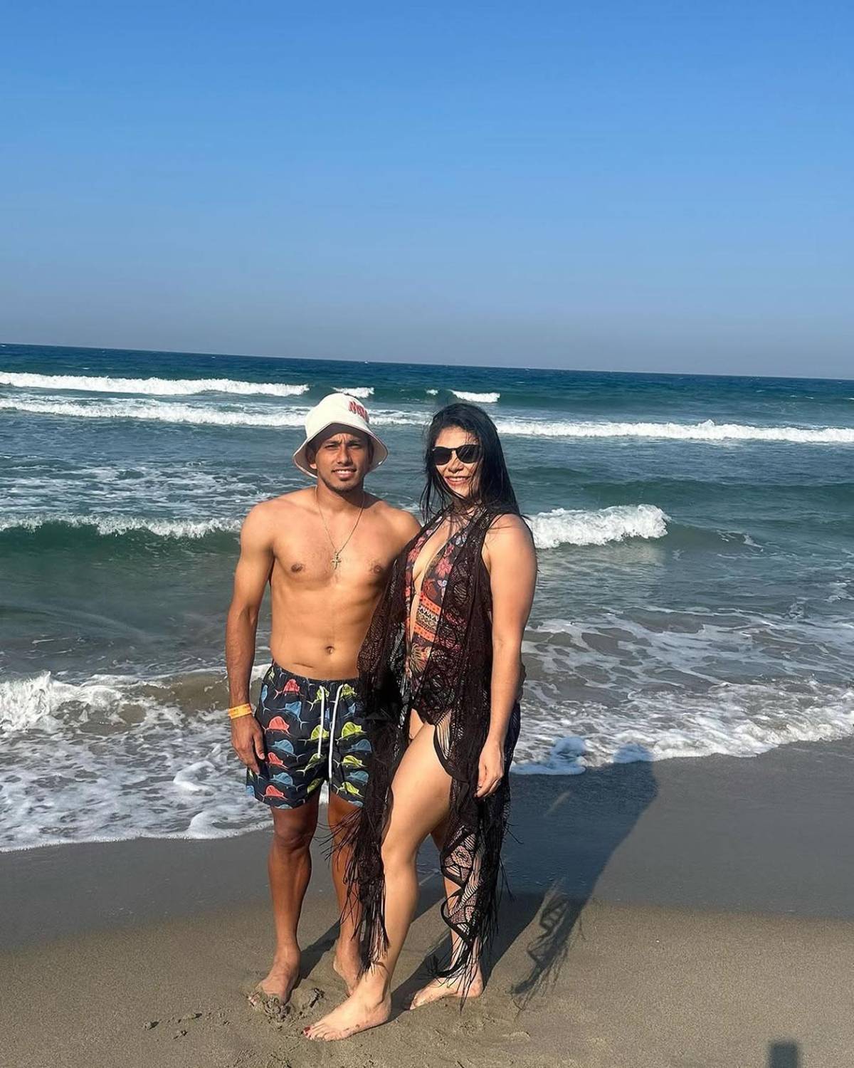 Con sus parejas: Futbolistas de Liga Nacional disfrutan del parón de selecciones