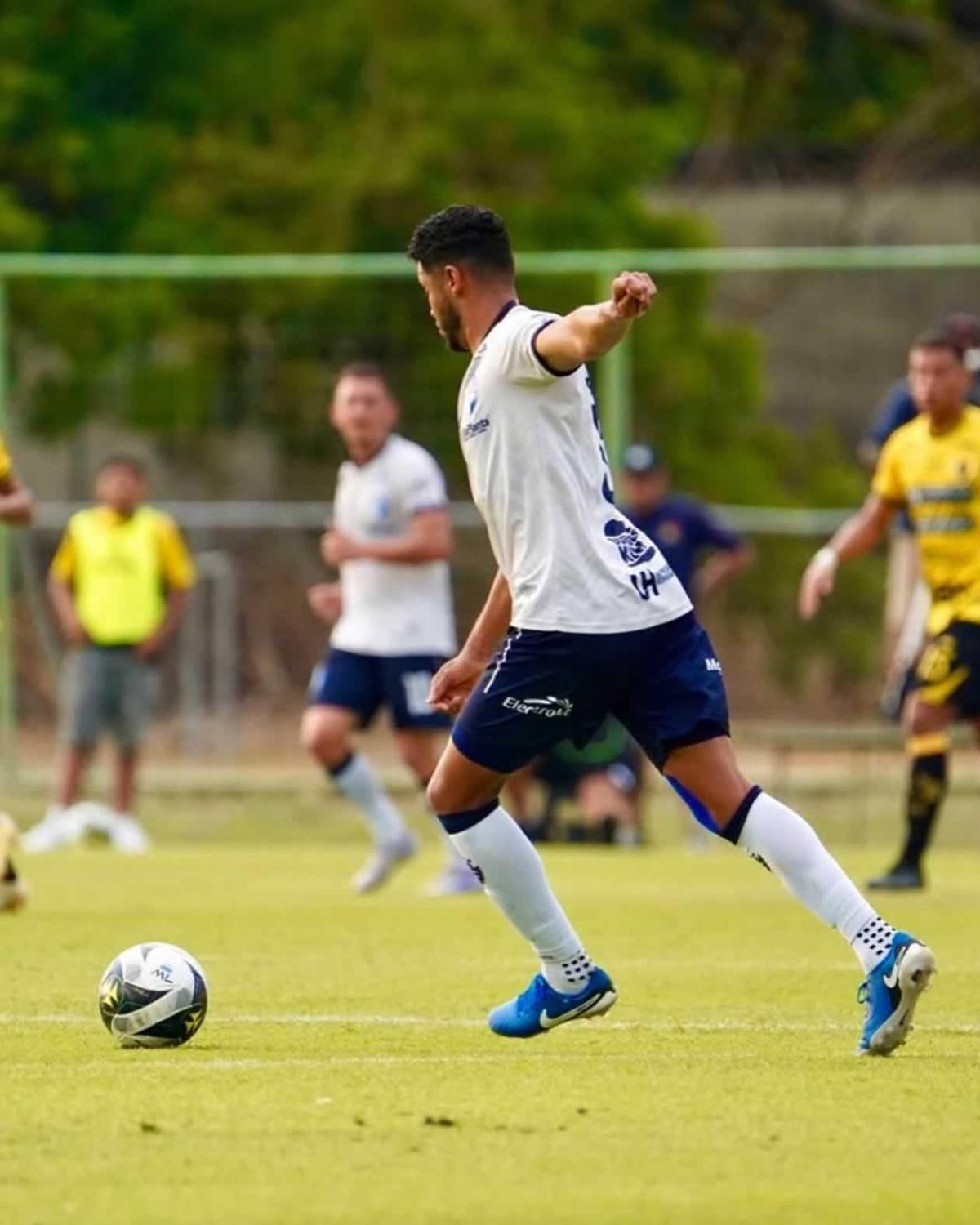 Bella chica anuncia embarazo con legionario hondureño: serán padres por primera vez