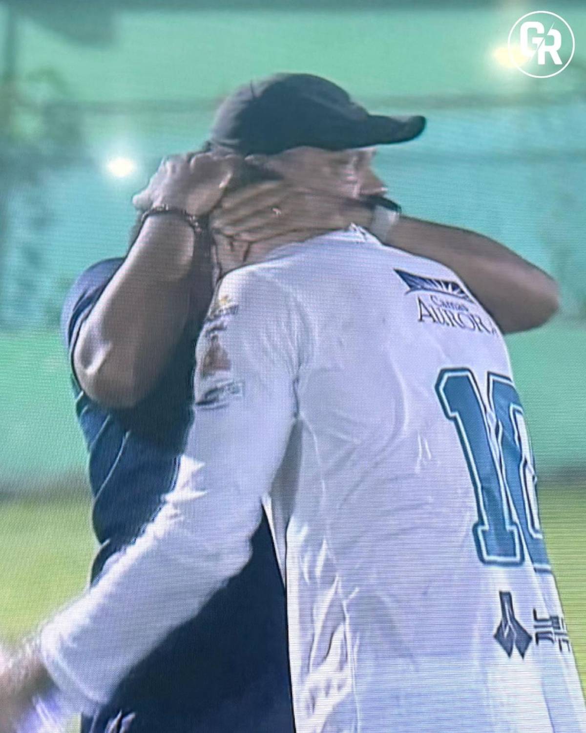 Erick Puerto llora tras su póker, locura en Choloma y fan más sexy del Platense