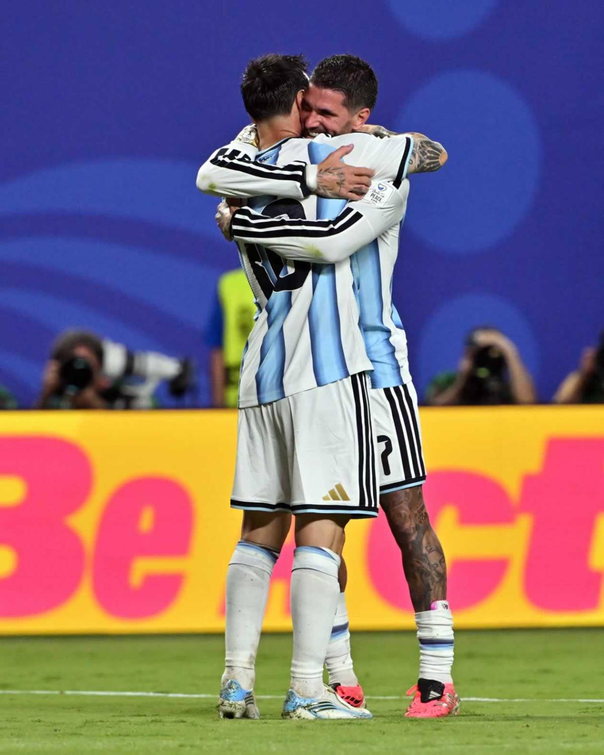 Show de Messi, su llanto, errores del VAR en Argentina - Argelia y Antonela robó miradas