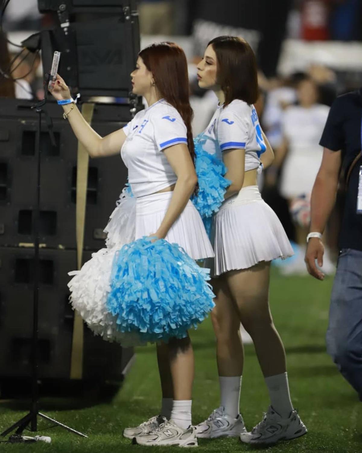 Tiktokers de Honduras festejan, Supremo conquista a Milagro, relajo y ¿quién es la chica de azul?