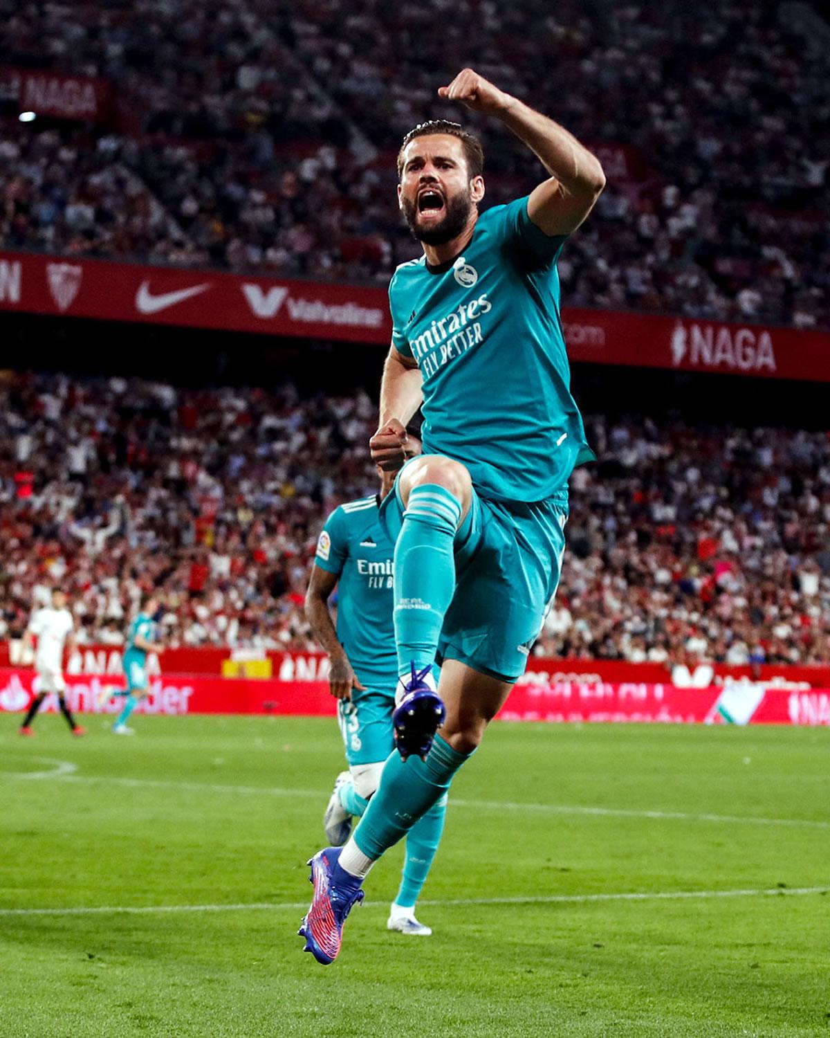 Nacho Fernández celebrando su gol para el empate transitorio ante Sevilla.