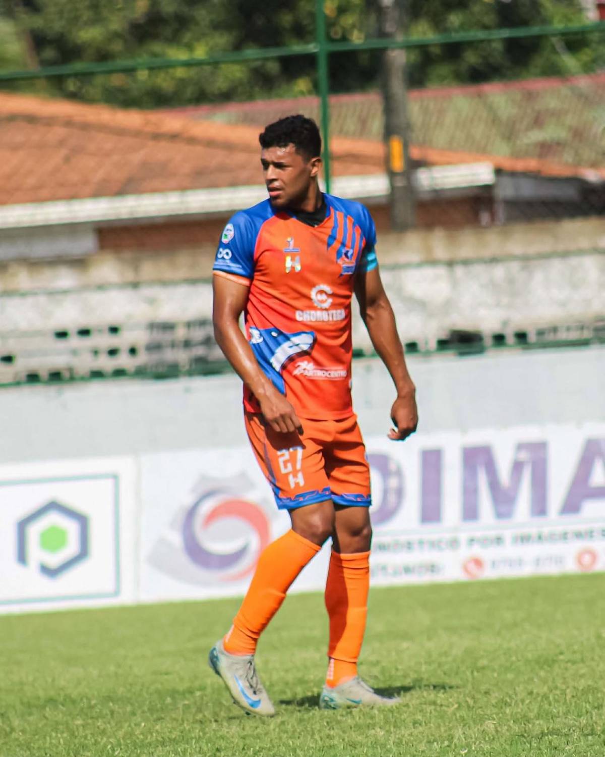 Marcó triplete y recibió beso, polémicas del FVS, selfie de Motagua y Victoria se hunde